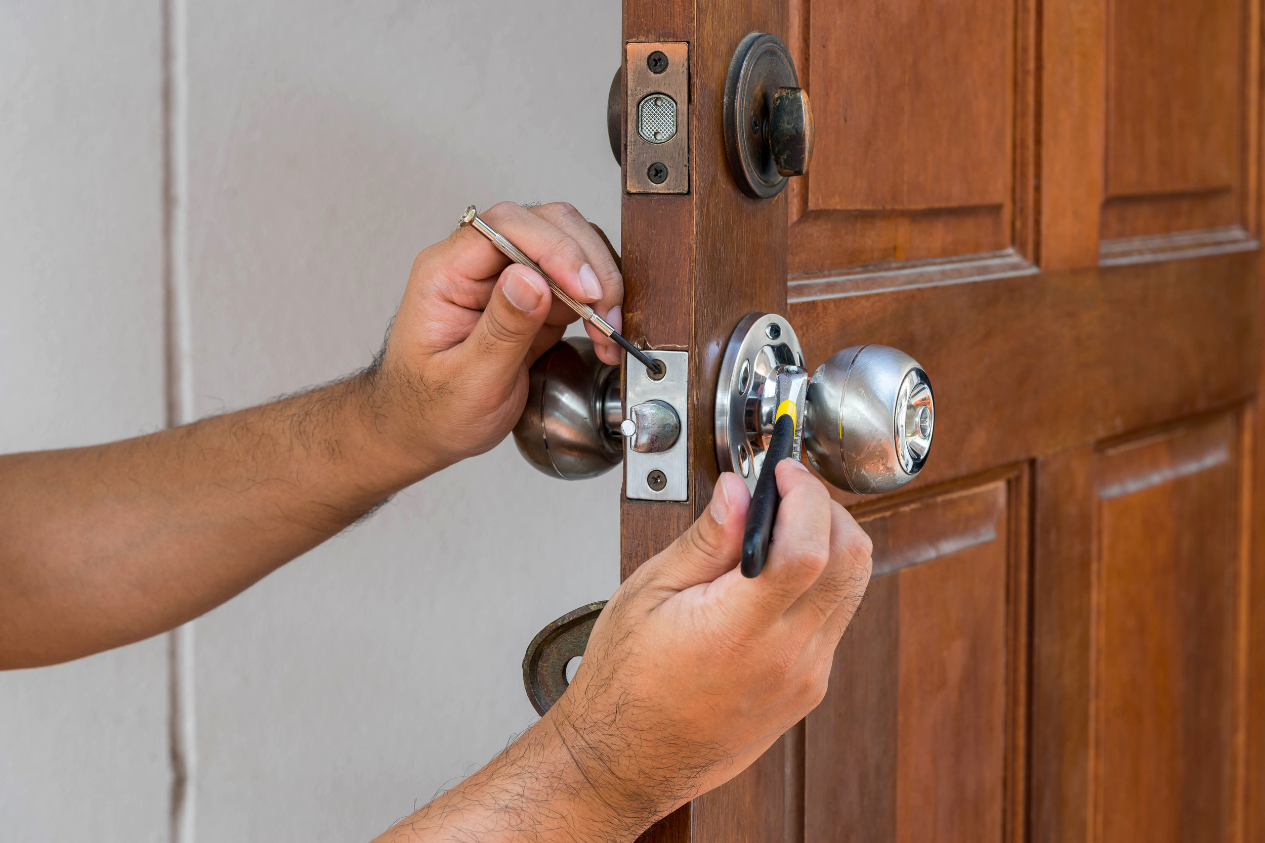 man repair door handle